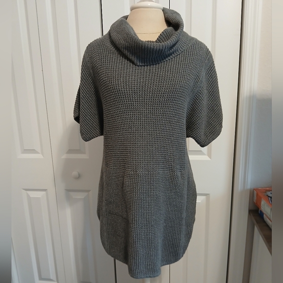 UGG Sweaters - AMAZING LIKE NEW Ladies UGG Waffle Knit Tunic Hi Lo Short Sleeve Sweater Large